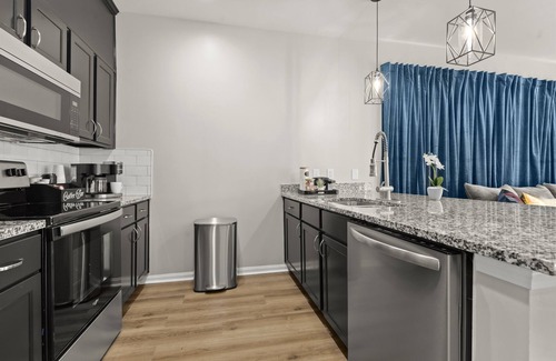 Oxford House | Luxury Themed Home! 5 Luxe K Suites+Shuttle!