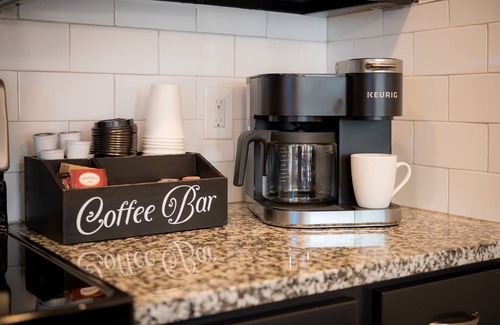 Oxford House | Luxury Themed Home! 5 Luxe K Suites+Shuttle!
