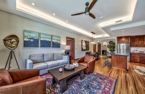 Lakeside Park Condo | Luxury Three Bedroom Residence steps from Heavenly Village Book 7 Nights for 10% Off by RedAwning
