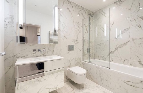 Ravenscourt Park Apartment | Luxury Three Bedroom - Flat 122 (Lower Ground Floor)