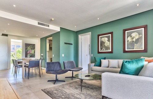 Victoria and Alfred Waterfront Apartment | Luxury Three Bedroom Apartment - fully furnished and equipped