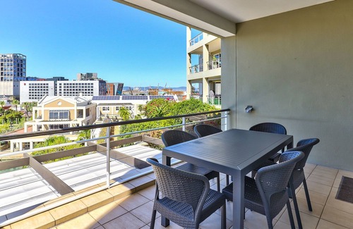 Victoria and Alfred Waterfront Apartment | Luxury Three Bedroom Apartment - fully furnished and equipped
