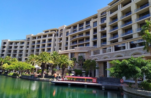 Victoria and Alfred Waterfront Apartment | Luxury Three Bedroom Apartment - fully furnished and equipped