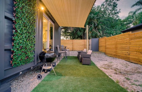 Vero Beach Apartment | Luxury Tiny Container Home |2mi to Beach| Private