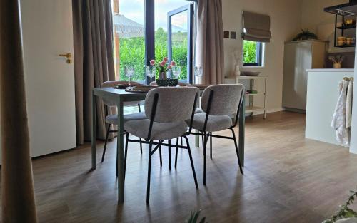 Schin op Geul House | Luxury Tiny House with private hot tub