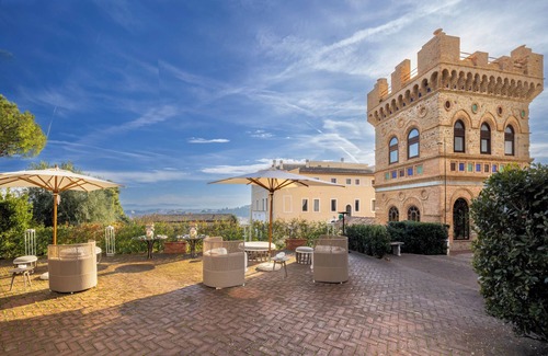 Vatican Apartment | Luxury Tower with Pool and St. Peter View