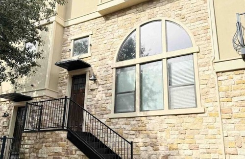 Legacy Park Apartment | Luxury Town House at Legacy Shops