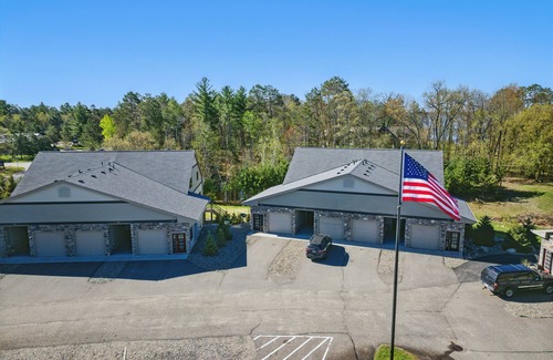 Crosslake Condo | Luxury Townhome|Heart of Crosslake|Beach and Pool