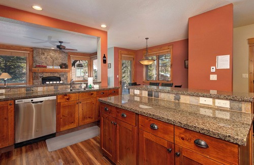 Keystone Condo | Luxury Townhome Just Steps to the Pool, The Exclusive Settlers Creek