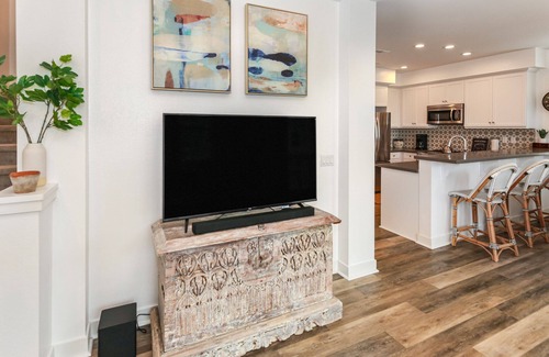 Townsite House | Luxury Townhome, Pool, w/AC