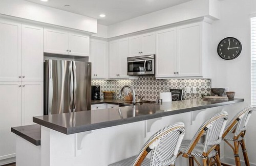 Townsite House | Luxury Townhome, Pool, w/AC