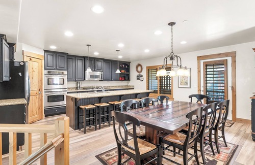 Bear Hollow Village House | Luxury Townhome: Private Balcony & Hot Tub, Great Location, 4 BR