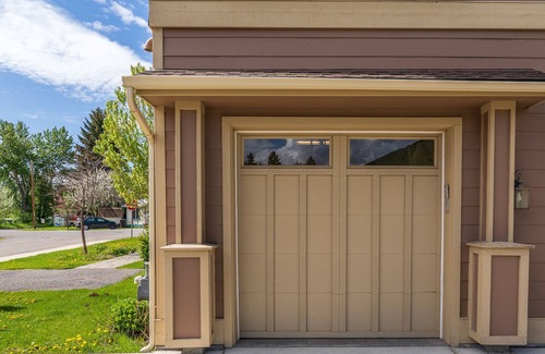 Sun Valley House | Luxury Townhome-Steps From a Mt. Rides Bus Stop