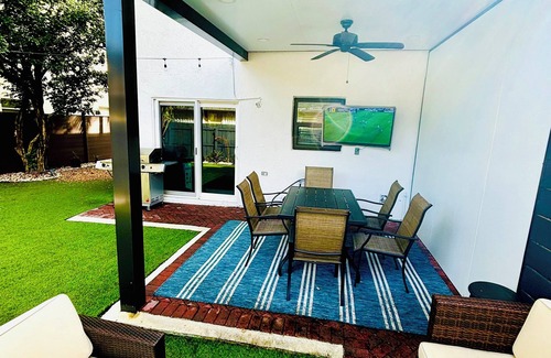 River Oaks House | Luxury Townhome by Fort Lauderdale Beach & Downtown