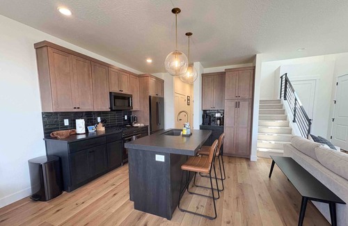 Park City House | Luxury Townhome w/panoramic views, family comforts & hot tub