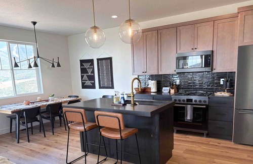 Park City House | Luxury Townhome w/panoramic views, family comforts & hot tub
