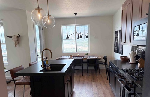 Park City House | Luxury Townhome w/panoramic views, family comforts & hot tub