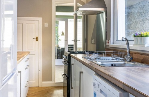 Belfast House | Luxury Townhouse 2BR | Belfast's Best Area