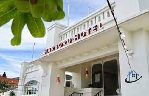 Freshwater House | Luxury townhouse, ocean views, plunge pool, pets