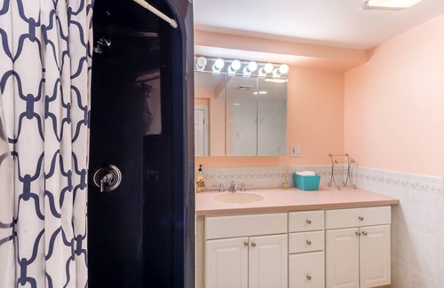 Roxbury House | Luxury townhouse w pks 10 minutes from Fenway, S End Brigham circle & downtown
