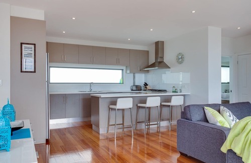 McCrae House | Luxury Townhouse with Bay Views