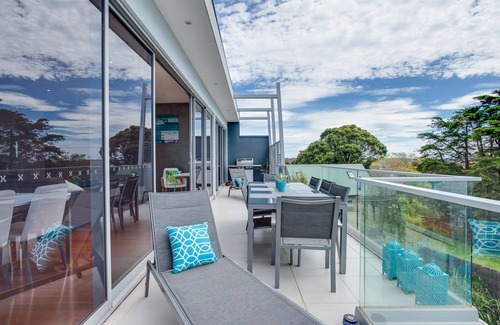 McCrae House | Luxury Townhouse with Bay Views
