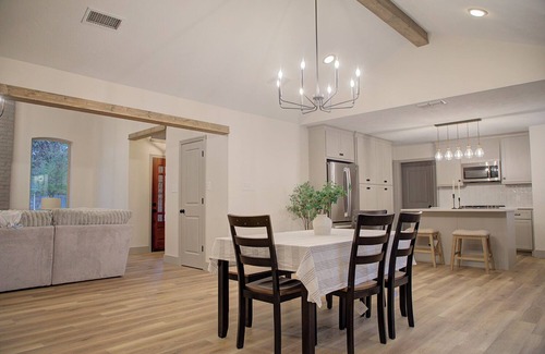 Texarkana House | Luxury-Toxic Free Amenities, 4 BD 2 BA, Sleeps 11, Pleasant Grove, fenced yard
