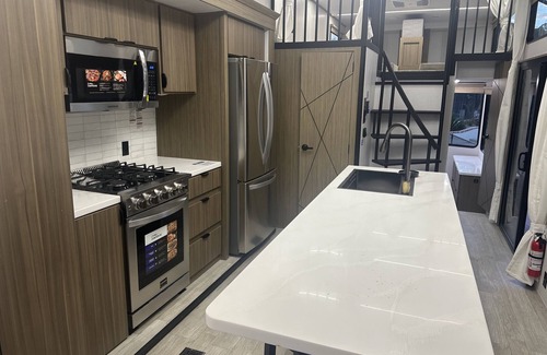 Malibu House | Luxury Trailer next to Cielo Farms