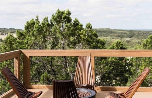 Canyon Lake Cabin | Luxury Treehouse 10mins to Lake, River &Wimberley!