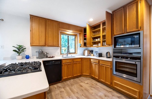 Federal Way House | Luxury Treehouse Retreat | Dash Point State Park at doorstep