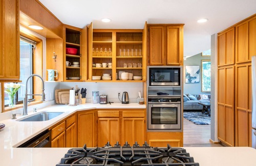 Federal Way House | Luxury Treehouse Retreat | Dash Point State Park at doorstep