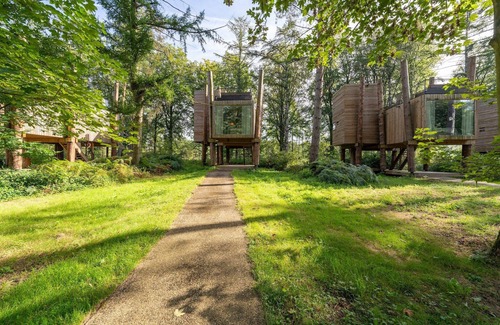 Maubray House | Luxury Treehouse Retreat