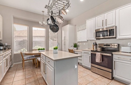 Sierra Verde at Arrowhead Ranch House | Luxury Tropical Gem in Upscale Arrowhead Lake community. 3 Kings 2 Master Suites