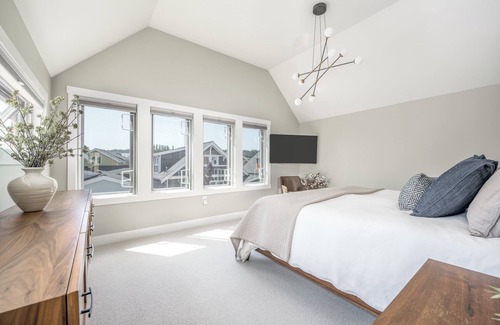 Boundary Bay House | Luxury Tsawwassen Home. Close to Beach and ammenities.