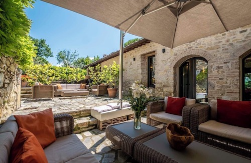 Gaiole in Chianti Villa | Luxury Tuscany Hillside Villa With Heated Pool Close to Chianti Towns and Siena