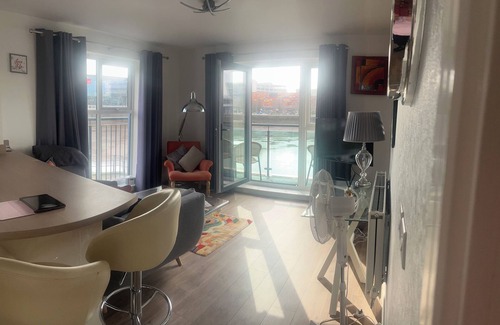 Newport Apartment | Luxury two bedroomed apartment with balcony overlooking river