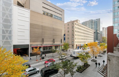 Yorkville Apartment | Luxury Unit 2bed2bath | 5guests| Yorkville