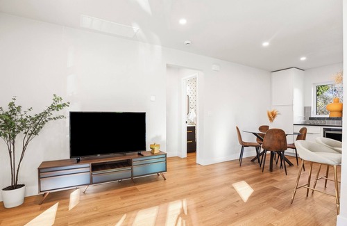 Congress Park Cottage | Luxury Urban Oasis: Cozy Cottage with Prime Location