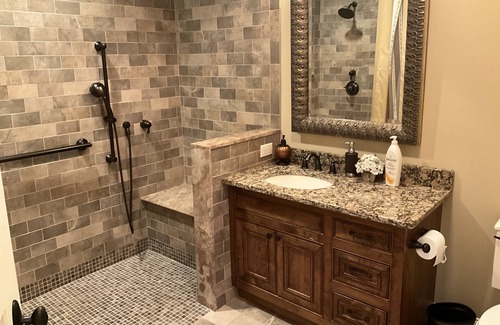 Birmingham House | Luxury Vacation Home. 8ac 6,600sq.ft. 6Br/8Ba ~Sauna~ Gym