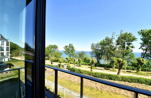 Sellin Apartment | Luxury vacation apartment "Küstenblick" in Villa Claire on the beach in Sellin