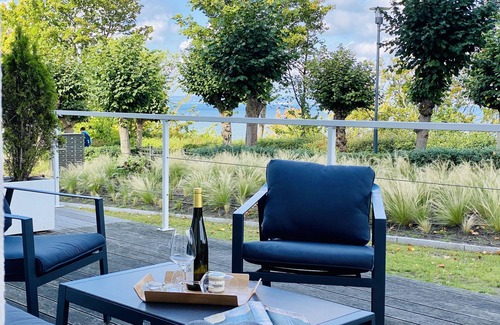 Sellin Apartment | Luxury vacation apartment "Küstenblick" in Villa Claire on the beach in Sellin