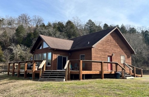 Cotter Cabin | Luxury Vacation Cabin on the White River