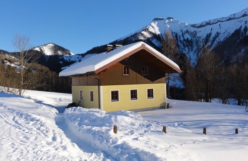 Krispl House | LUXURY VACATION HOME & CLOSE TO THE CITY OF SALZBURG & TOURING SKI SLOPE & PANORAMIC MOUNTAIN VIEW