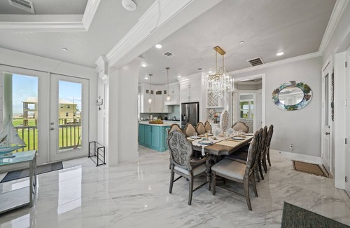 Galveston House | Luxury vacation home 40 feet to the beach!
