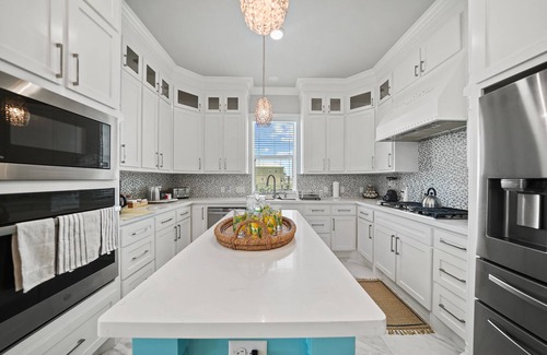 Galveston House | Luxury vacation home 40 feet to the beach!