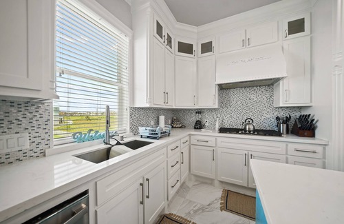 Galveston House | Luxury vacation home 40 feet to the beach!