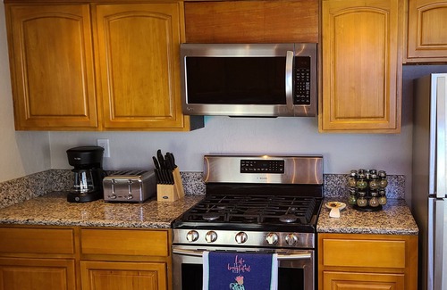 Winchester Villa | Luxury Vacation Villa Resort Game Room. 10mins Strip with FREE Heated Pooln