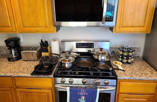 Winchester Villa | Luxury Vacation Villa Resort Game Room. 10mins Strip with FREE Heated Pooln