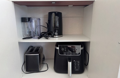 Vaughan House | Luxury Vaughan HomeStay – 1BR, Free Parking, Prime Location, 5Min to Wonderland