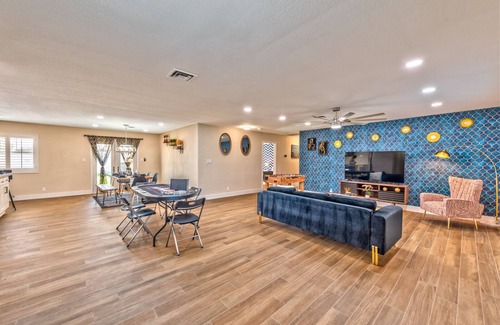 Enterprise Villa | Luxury Villa 3 Masters 6 B.rooms 4 Bath nBig pool RV parking on 0.5 Acre of fun!